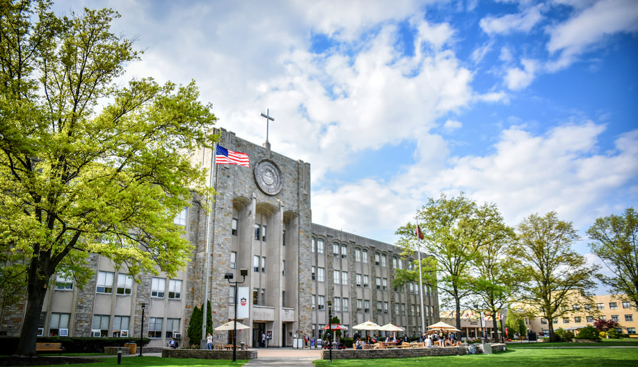 Rent an apartment to tourists for a day through Your Price Booking | Utopia, Queens, New York City, USA