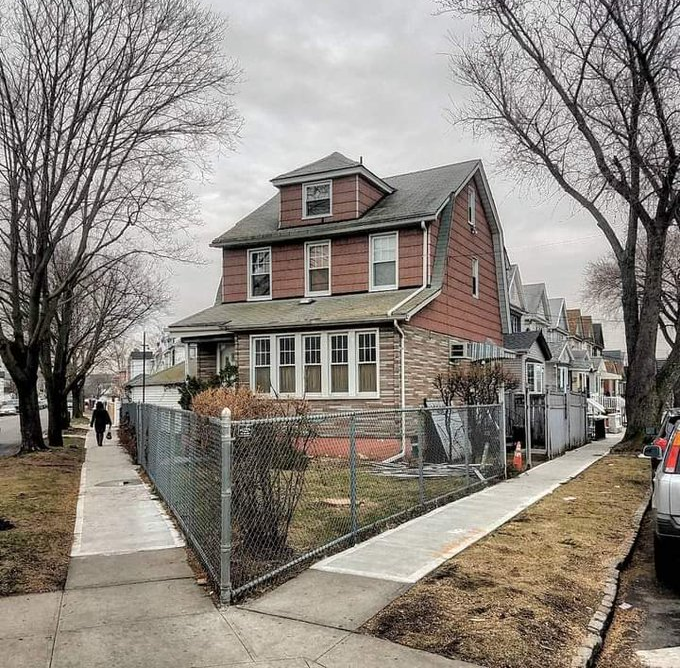 Rent an apartment to tourists for a day through Your Price Booking | Ozone Park, Queens, New York City, USA