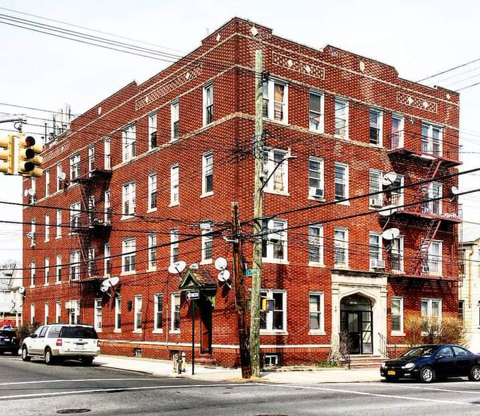 Rent an apartment to tourists for a day through Your Price Booking | Richmond Hill, Queens, New York City, USA