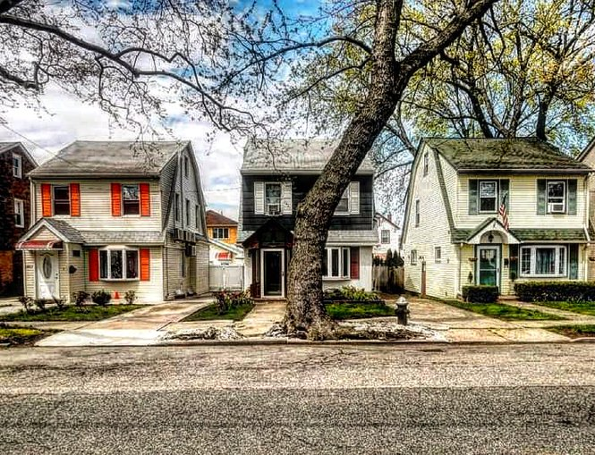 Rent an apartment to tourists for a day through Your Price Booking | Auburndale, Queens, New York City, USA