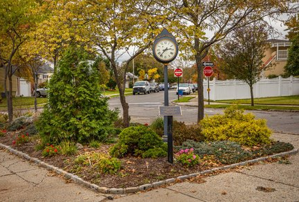 Rent an apartment to tourists for a day through Your Price Booking | Hollis Hills, Queens, New York City, USA