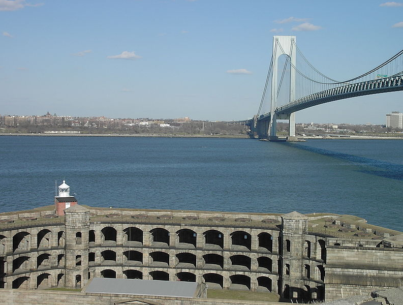 Rent an apartment to tourists for a day through Your Price Booking | Fort Wadsworth, Staten Island, New York City, USA