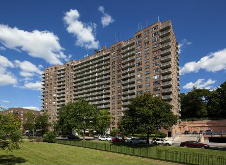 Rent an apartment to tourists for a day through Your Price Booking | Grymes Hill, Staten Island, New York City, USA
