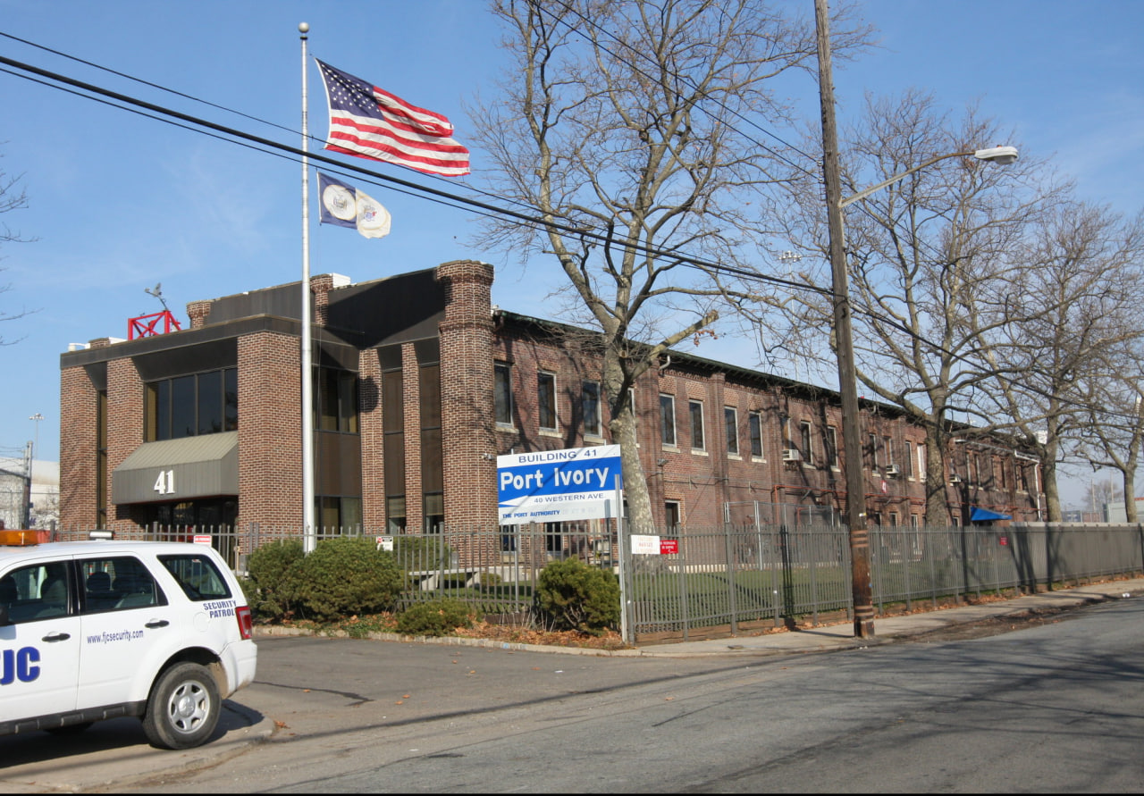 Rent an apartment to tourists for a day through Your Price Booking | Port Ivory, Staten Island, New York City, USA
