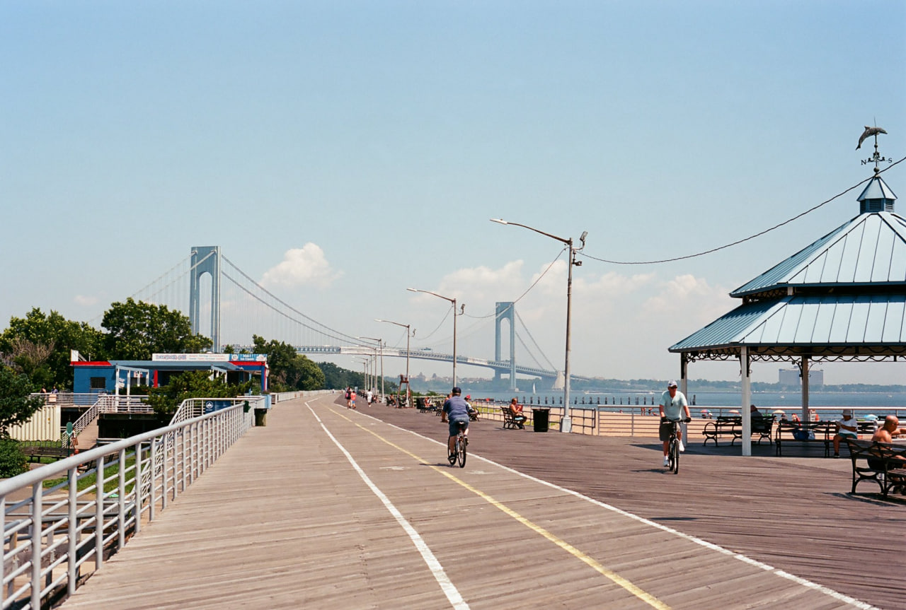 Rent an apartment to tourists for a day through Your Price Booking | South Beach, Staten Island, New York City, USA