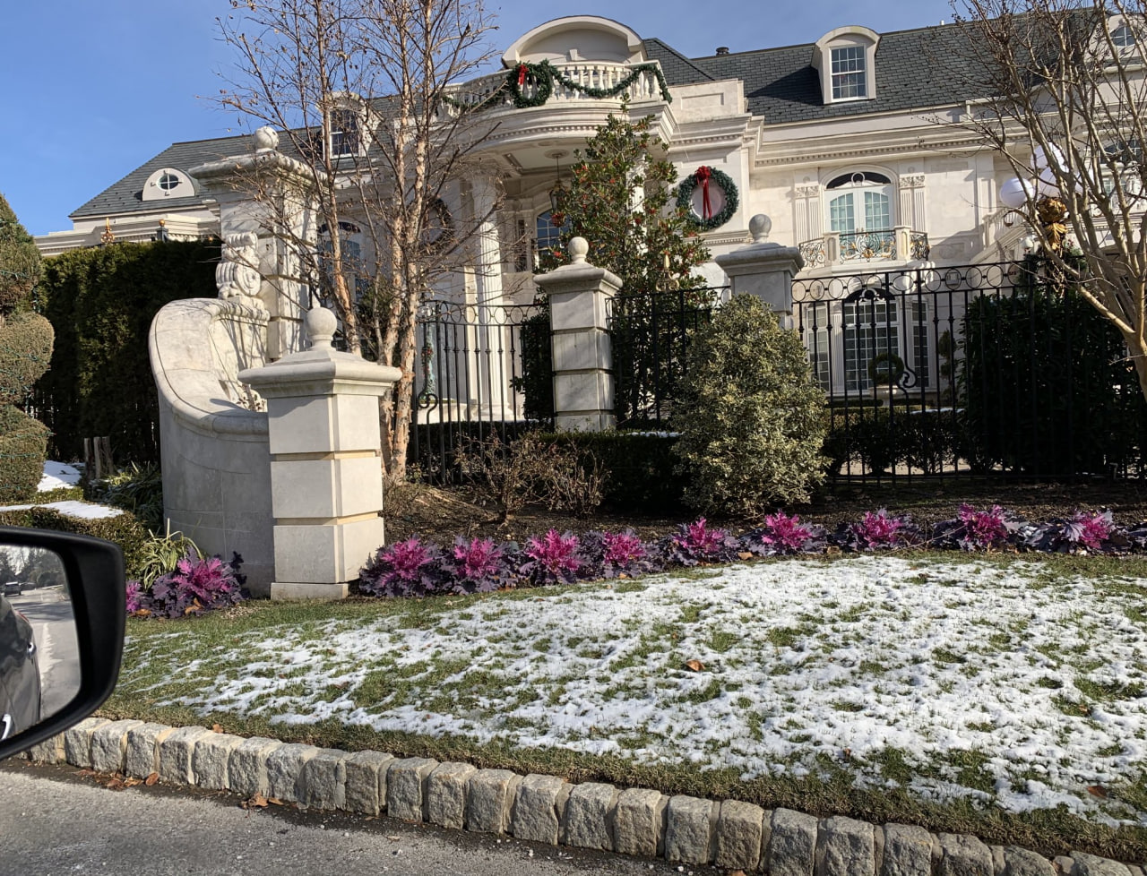 Rent an apartment to tourists for a day through Your Price Booking | Todt Hill, Staten Island, New York City, USA