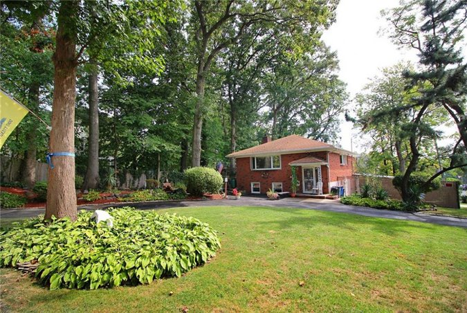 Rent an apartment to tourists for a day through Your Price Booking | Bay Terrace, Staten Island, New York City, USA