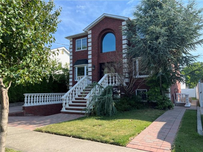 Rent an apartment to tourists for a day through Your Price Booking | Annadale, Staten Island, New York City, USA