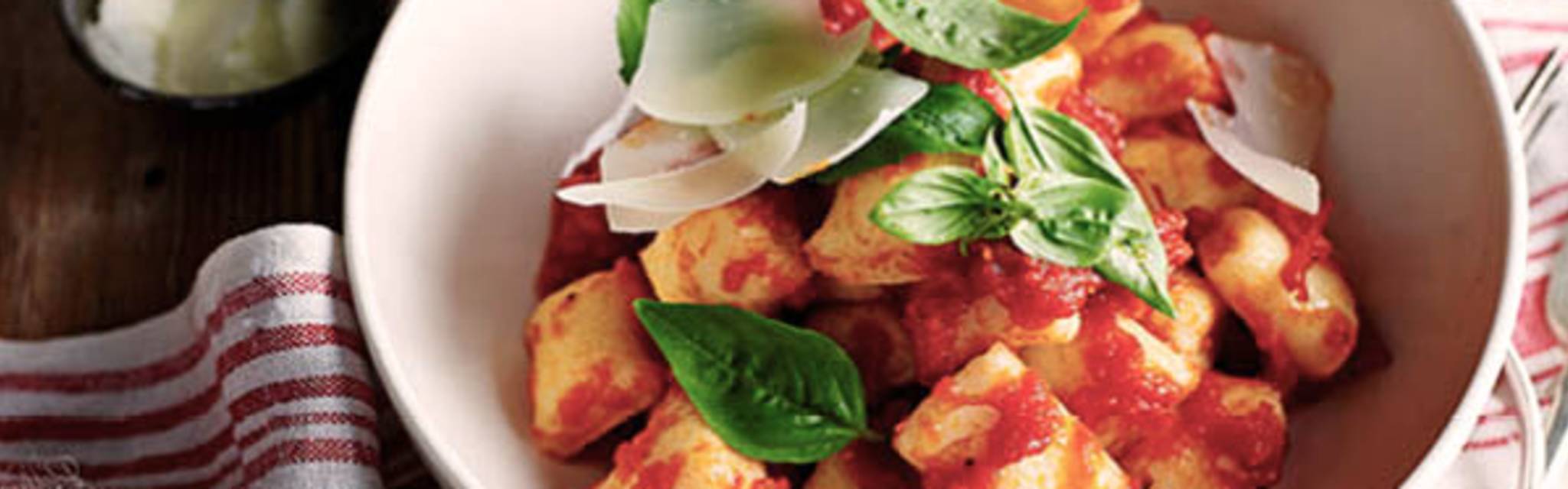 4573 homemade gnocchi in tomato and basil sauce 600x600px copy