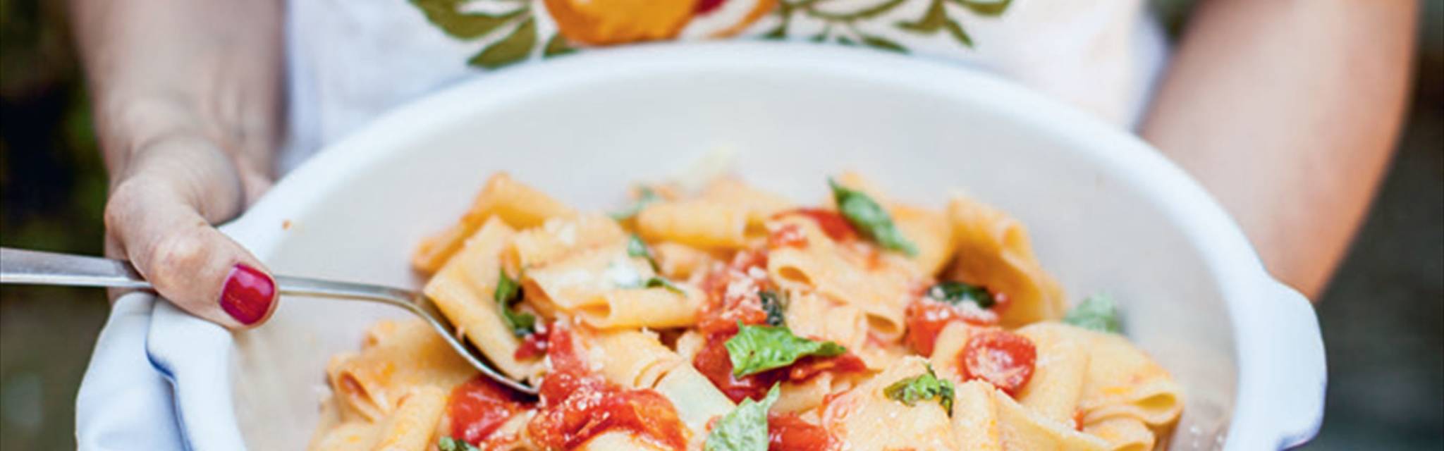 Summer tomato sauce with paccheri