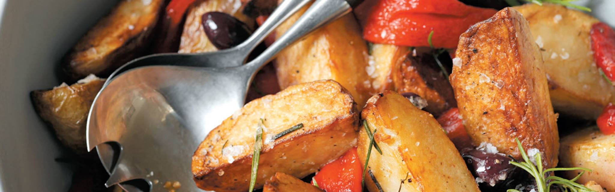 Crispy potatoes with roasted capsicum