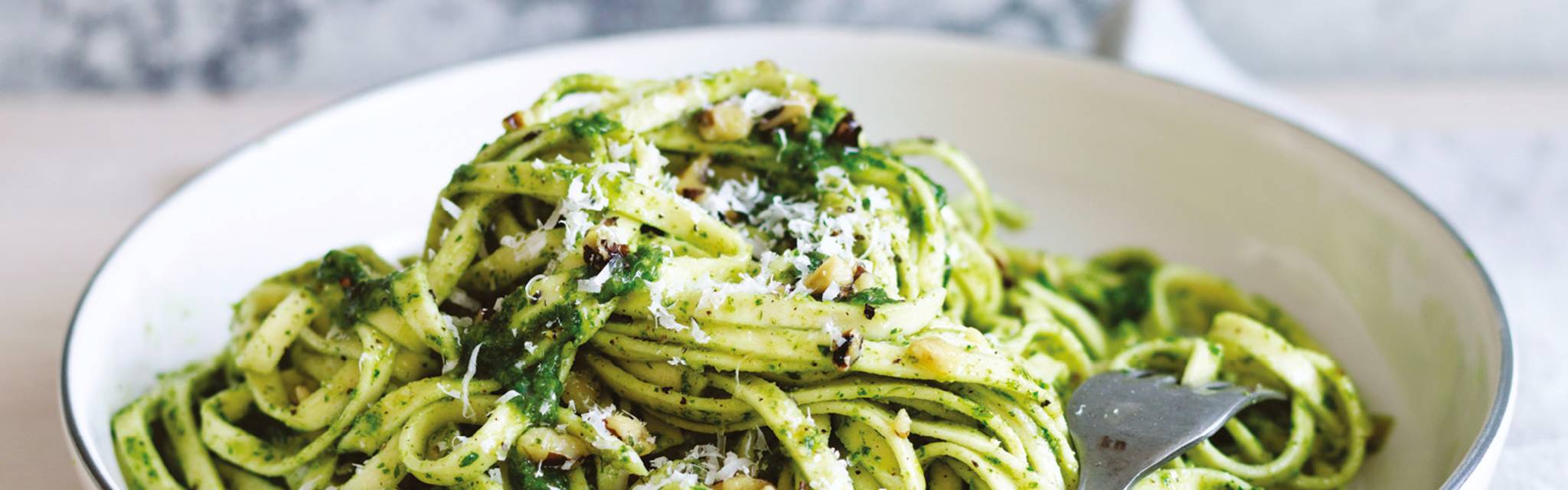 3144 walnut pesto mushroom and rocket linguine 1600x1600px