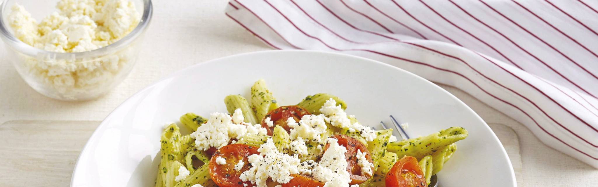 3728 pesto penne with roast tomatoes and sauteed mushrooms 1600x1600px