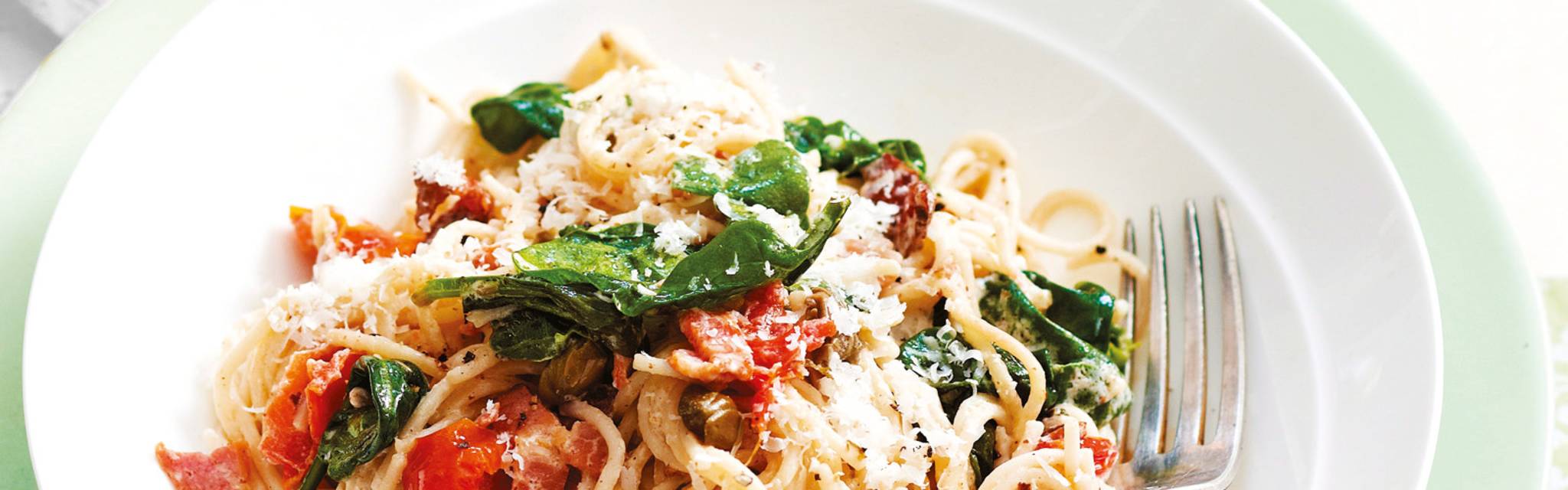 2964 creamy bacon and spinach pasta 1600x1600px