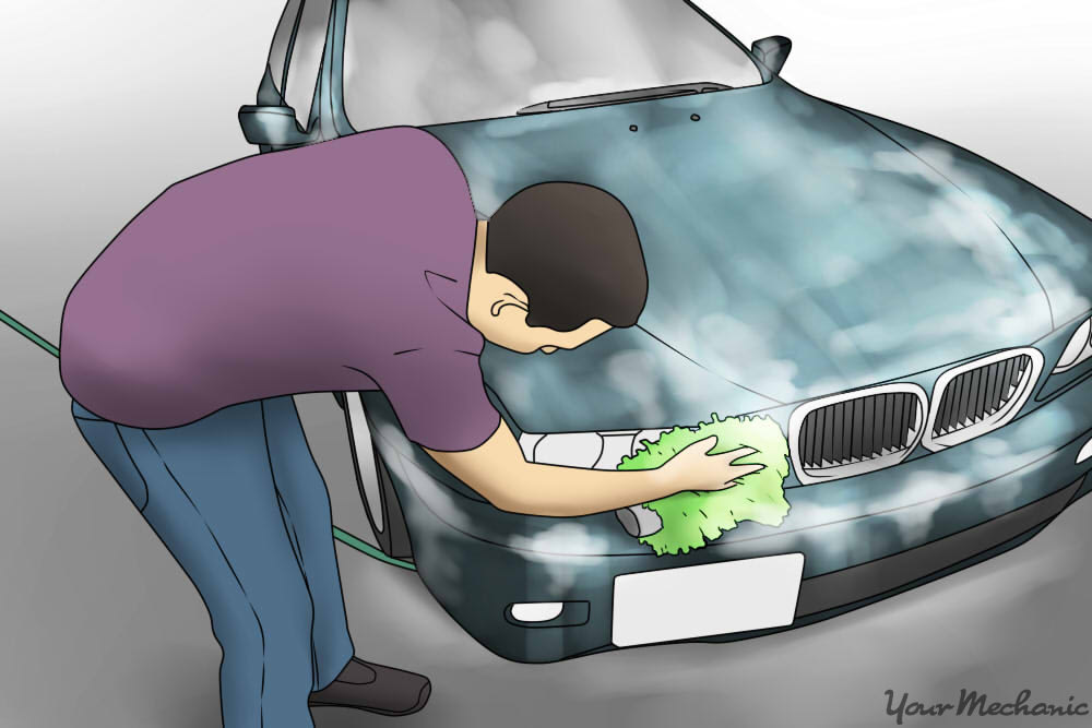 男人洗汽车