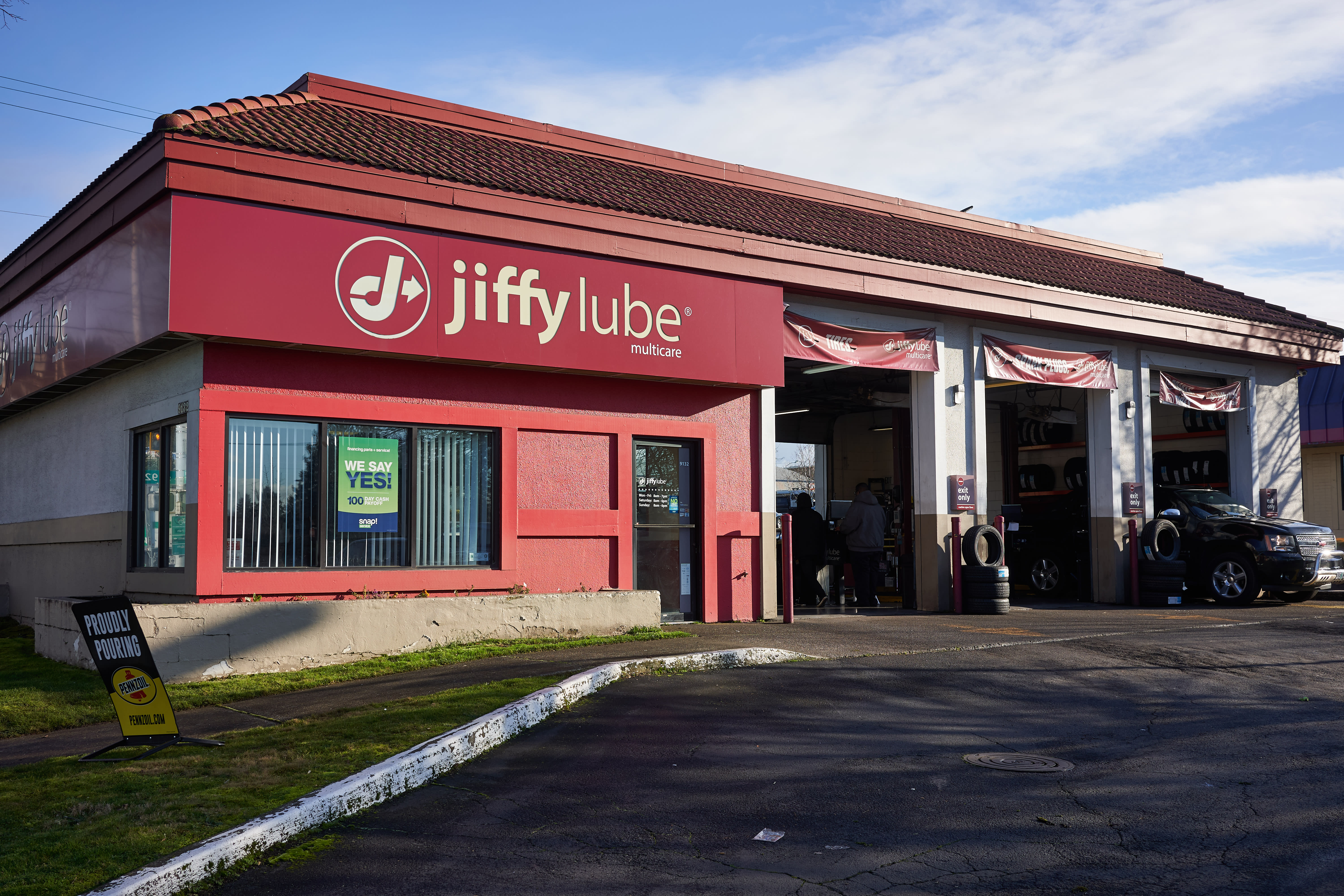 Why a Routine Oil Filter Replacement is Essential - Jiffy Lube