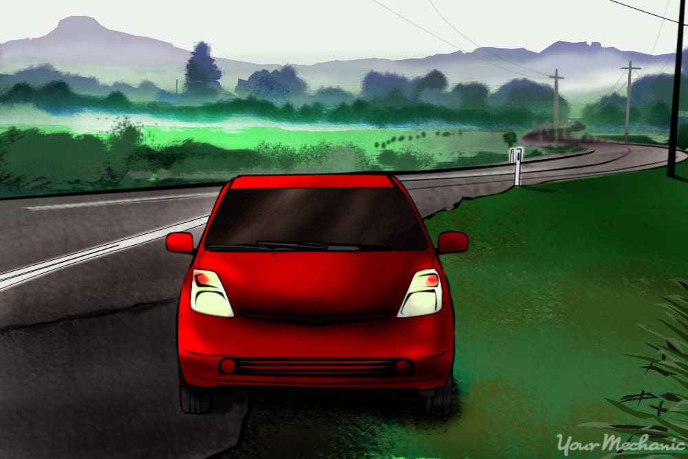 汽车驶向道路的侧面