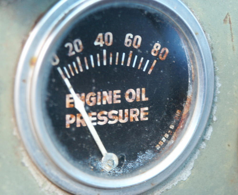 Diesel engine oil pressure gauge store