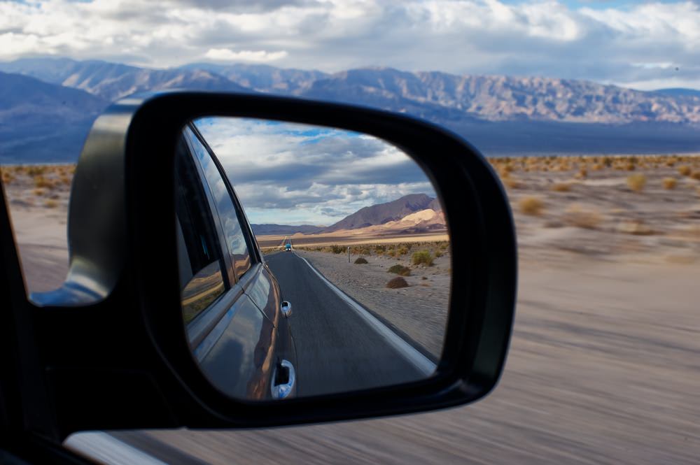 The Safest Ways to Use Your Car Mirrors 