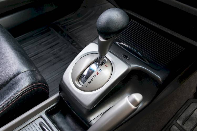 The Meanings of Automatic Gear Shift Letters & Numbers