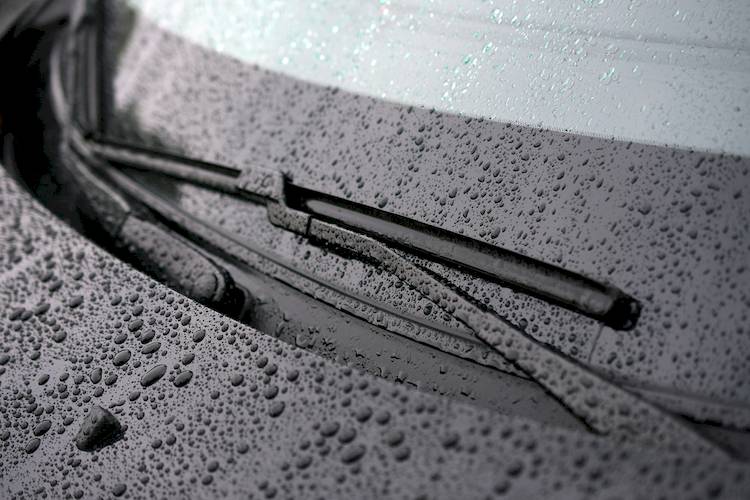 Fix Windshield Wiper Chatter - AMSOIL Blog