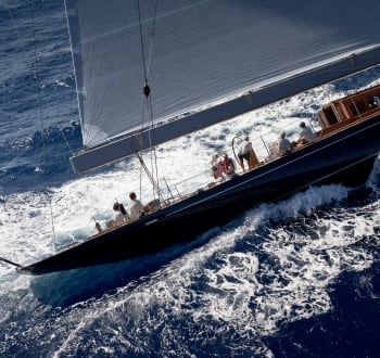 Sailing superyacht