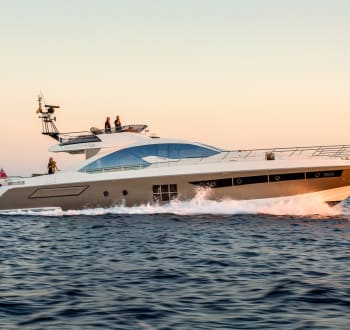 23m Komodo yacht for charter