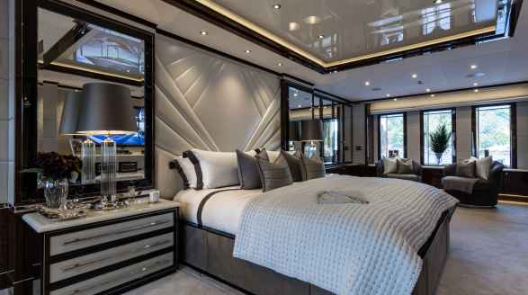 63m charter yacht Soundwave - VIP suite