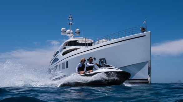 63m charter yacht Soundwave