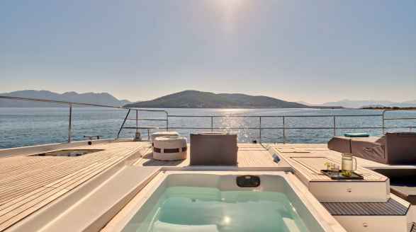 Christal Mio, 20m charter yacht