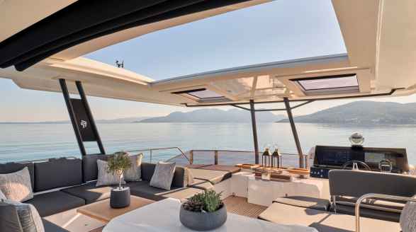 Christal Mio, 20m charter yacht