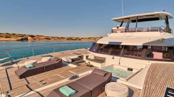 Christal Mio, 20m charter yacht