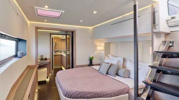 Christal Mio, 20m charter yacht