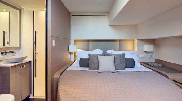 Christal Mio, 20m charter yacht