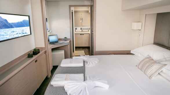 Aloia, 20m charter yacht