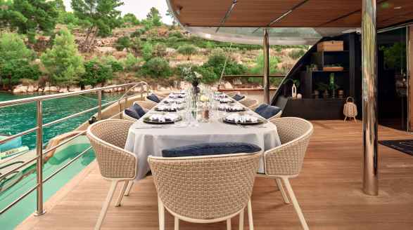 Anetta, 40m charter yacht