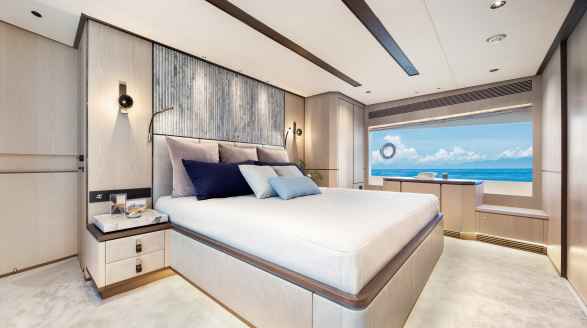 Aura, 27m charter yacht