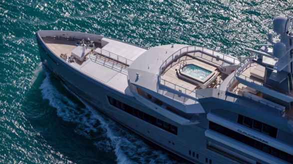 75.3m motor yacht Cloudbreak for charter