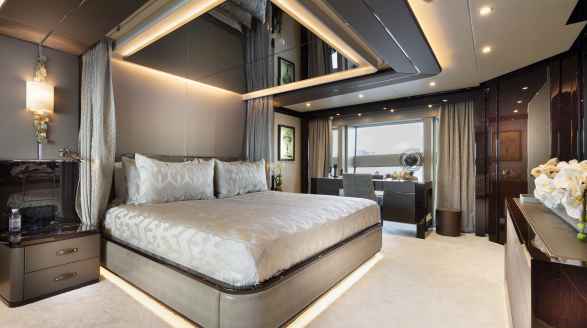 40m motor yacht Sonishi for charter