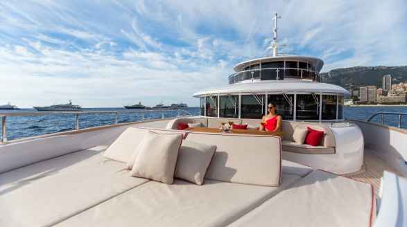 30.4m motor yacht GATSBY for charter - sun pads on the forward deck