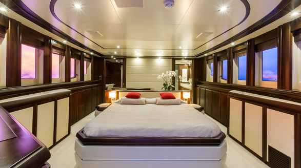 30.4m motor yacht GATSBY for charter - master suite