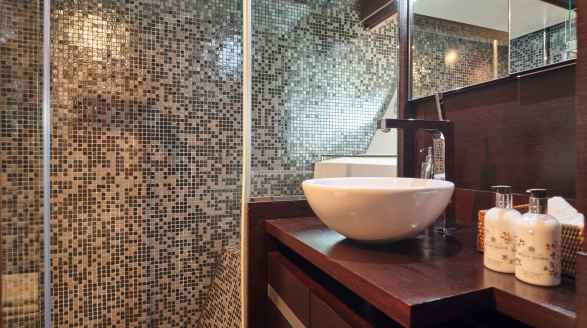 36.9m motor yacht Hakuna Matata for charter - twin suite ensuite