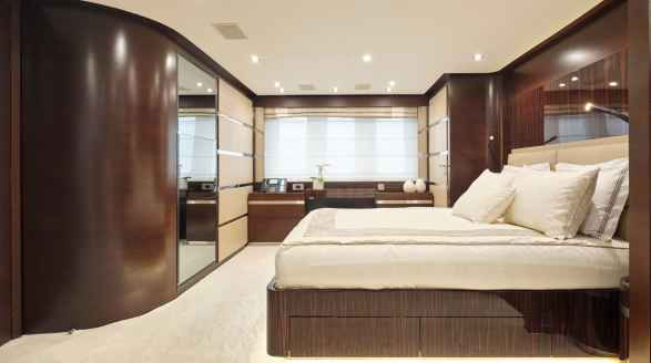 36.9m motor yacht Hakuna Matata for charter - master suite