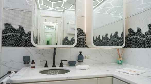 Khalilah 50m Palmer Johnson guest cabin bathroom