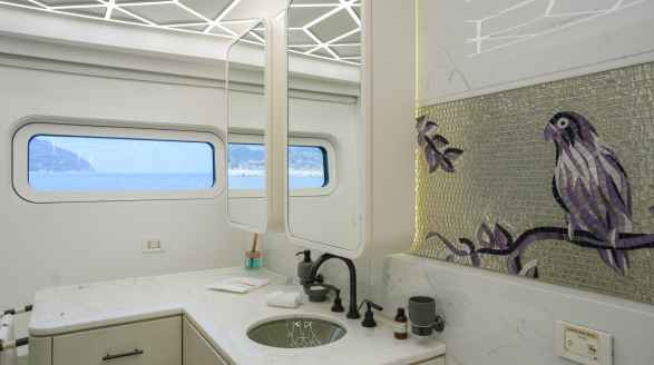 Khalilah 50m Palmer Johnson VIP suite bathroom