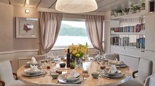 La Perla, 39.7m charter yacht