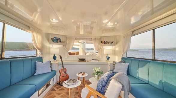 La Perla, 39.7m charter yacht