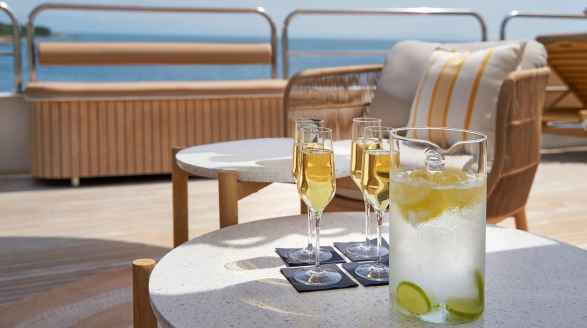 La Perla, 39.7m charter yacht