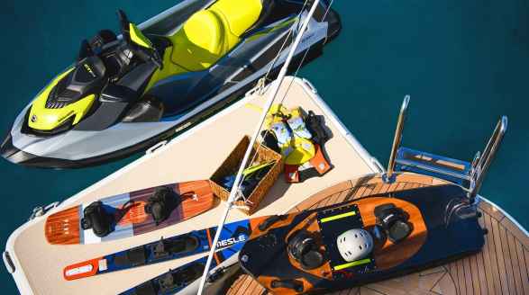 La Perla, 39.7m charter yacht