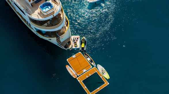 La Perla, 39.7m charter yacht